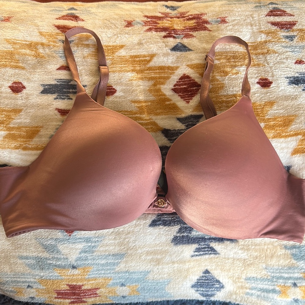 VICTORIA’S SECRET 
Very Sexy So Obsessed Smooth Push-Up Bra
